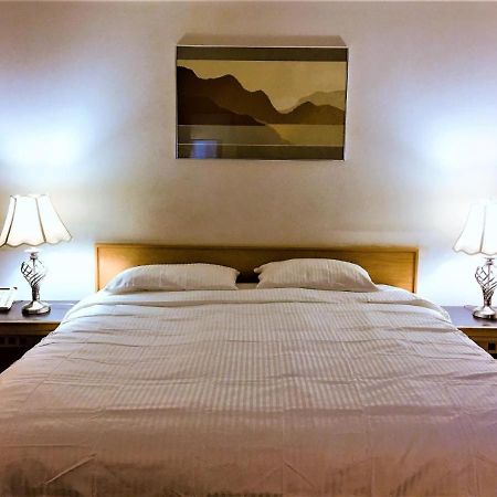 Country Garden Inn & Restaurant Smoky Lake Екстер'єр фото