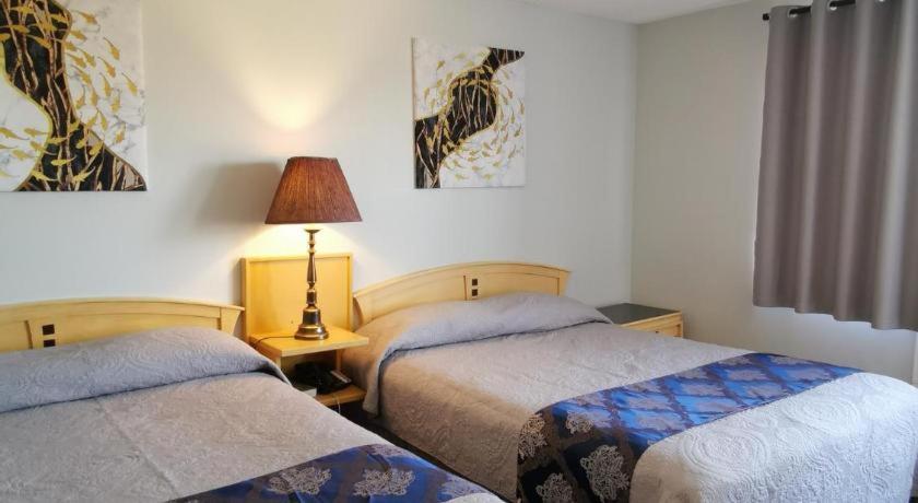Country Garden Inn & Restaurant Smoky Lake Екстер'єр фото