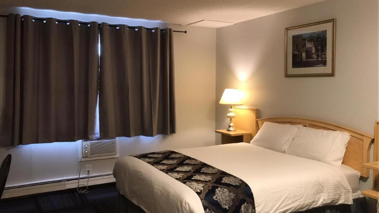 Country Garden Inn & Restaurant Smoky Lake Екстер'єр фото