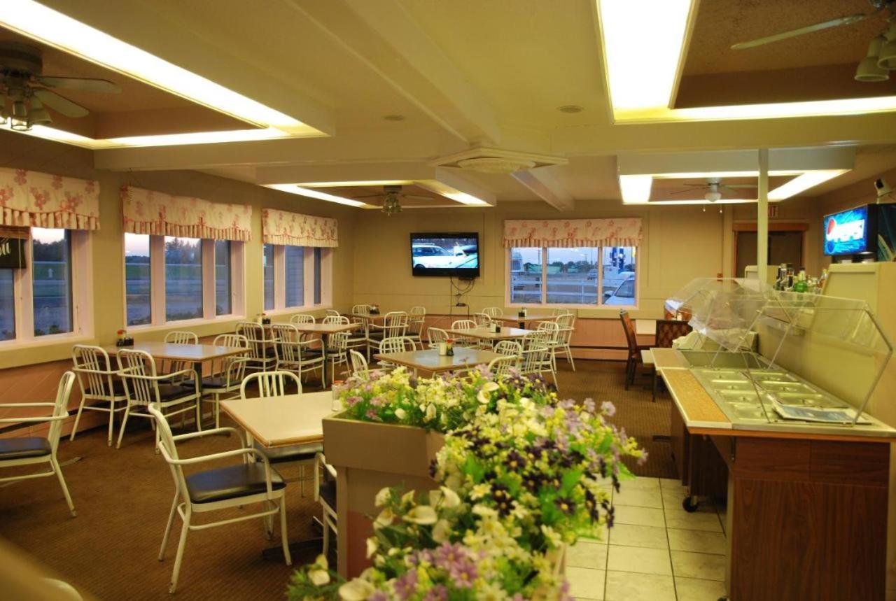 Country Garden Inn & Restaurant Smoky Lake Екстер'єр фото