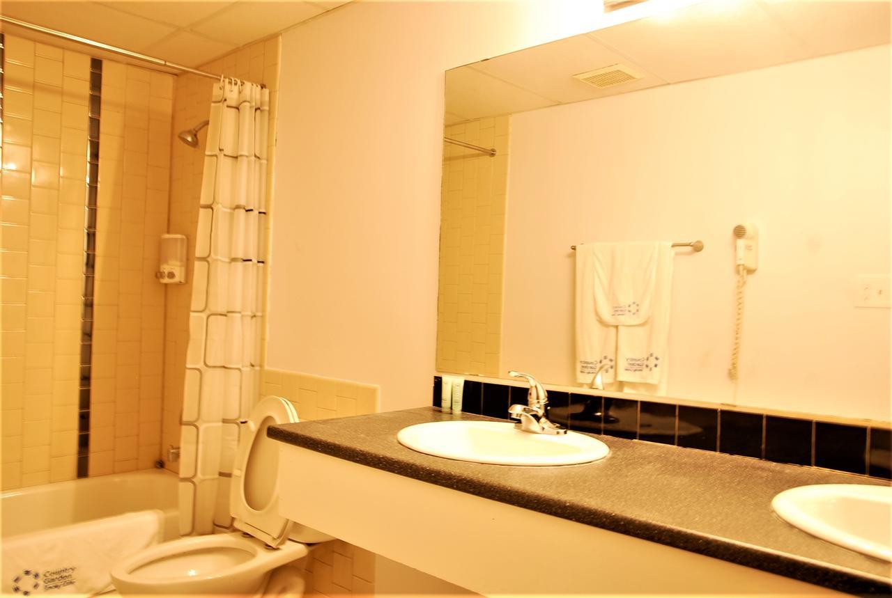 Country Garden Inn & Restaurant Smoky Lake Екстер'єр фото