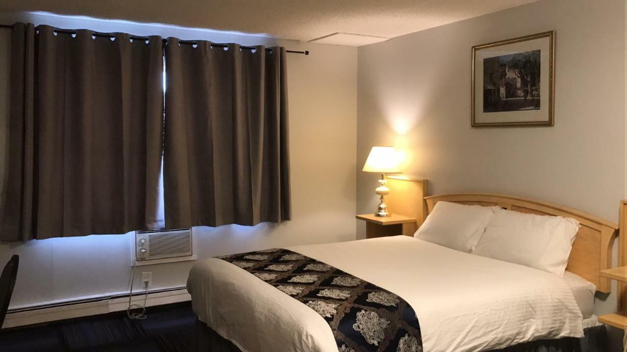 Country Garden Inn & Restaurant Smoky Lake Екстер'єр фото
