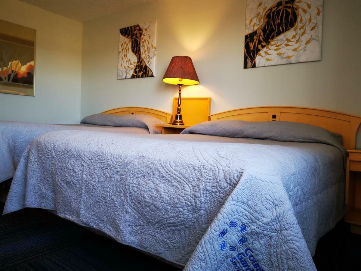 Country Garden Inn & Restaurant Smoky Lake Екстер'єр фото