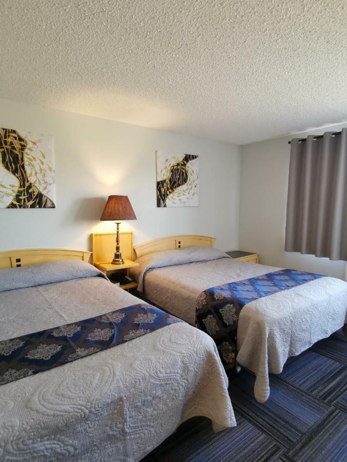 Country Garden Inn & Restaurant Smoky Lake Екстер'єр фото